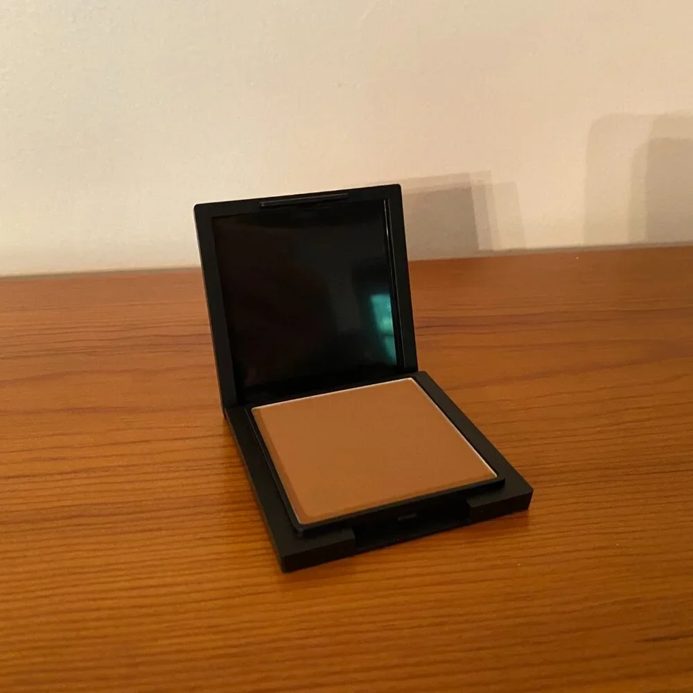 New in Box Defiance‎ Beauty Satin Sovereign Bronzer Shade Goddess Glow
